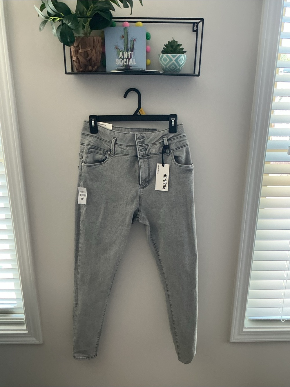 refuge High-Rise Push-Up Jeans in Light Gray